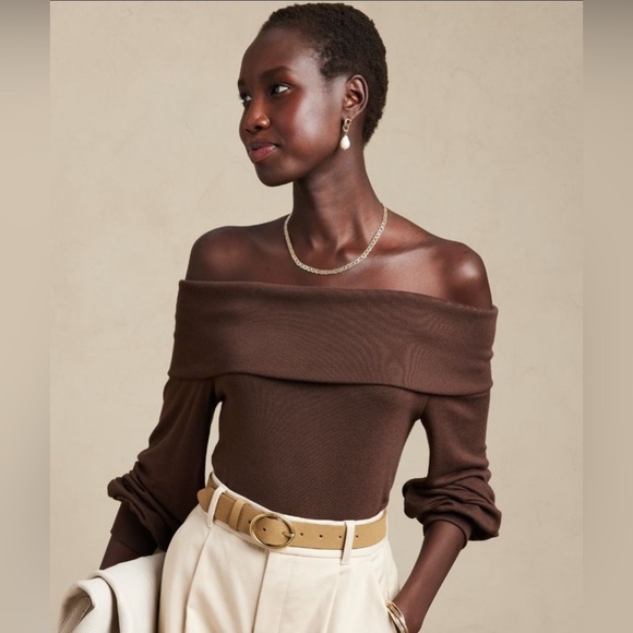 Banana Republic Tops - Banana Republic off the shoulder top